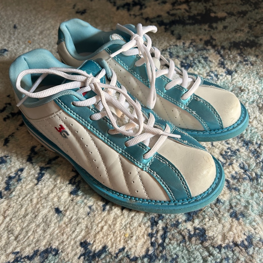 Womens’ 3G bowling shoes sz. 6
